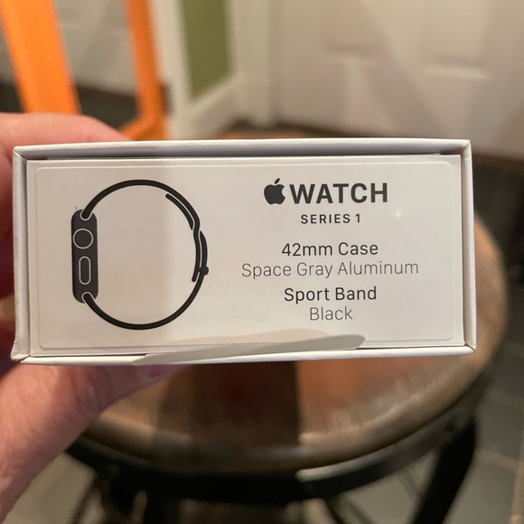 Apple Watch Series 1, 42mm aluminum case - Picture 4 of 5